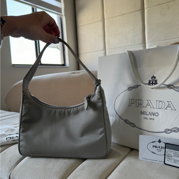 Prada Tessuto Re-edition 2000 in Fiordaliso - Picture 4 of 9